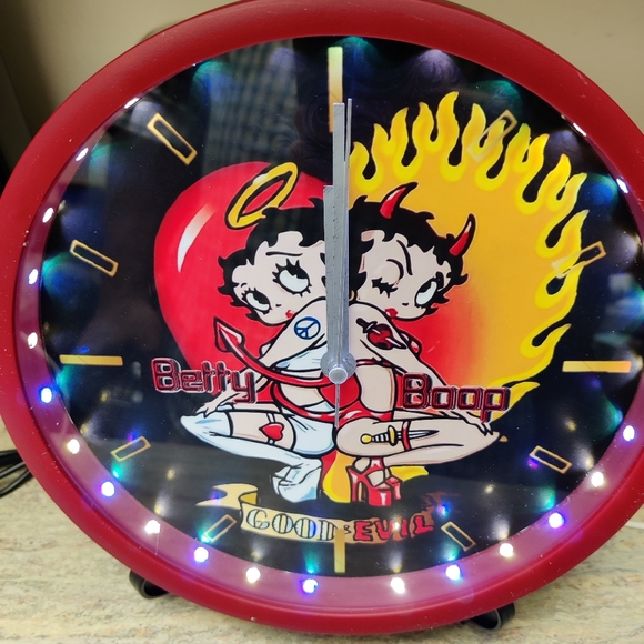 COPY - Betty Boop Good n Evil angel wall clock with led lights - Picture 1 of 14